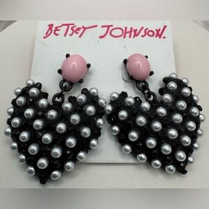 BETSEY JOHNSON 🖤 Wonderland Faux Pearl Heart Drop Earrings NEW